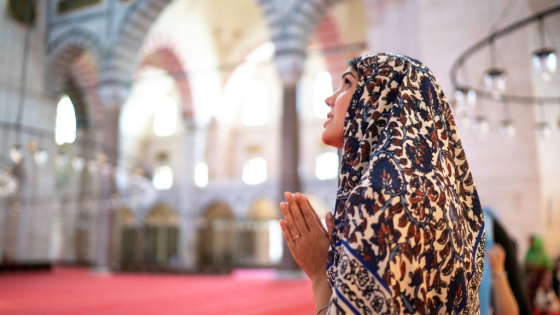 Perempuan Haid Memimpin Doa