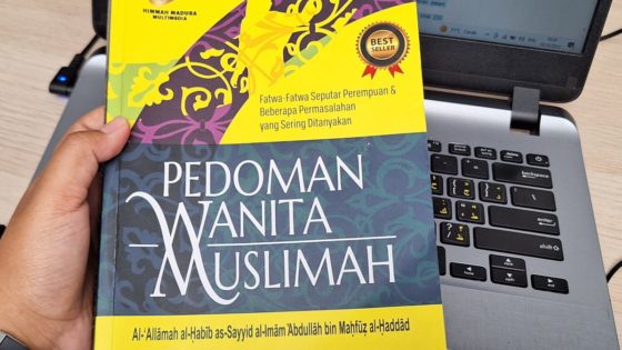 Resensi Buku Pedoman Wanita Muslimah: Fatwa-fatwa Seputar Perempuan & Beberapa Permasalahan yang Sering Ditanyakan