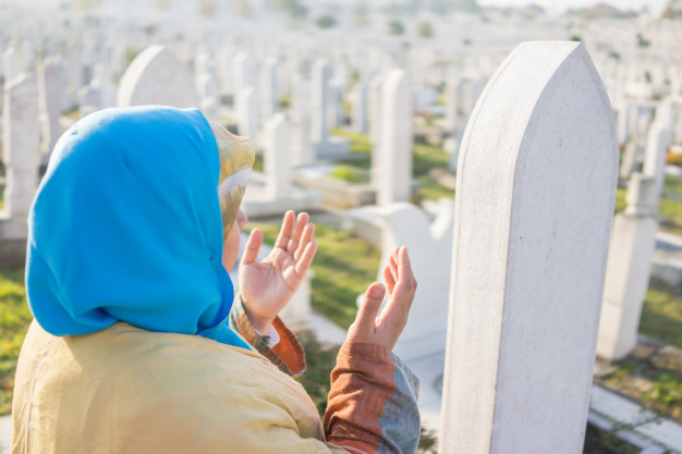 Hukum Ziarah Kubur Perempuan Haid