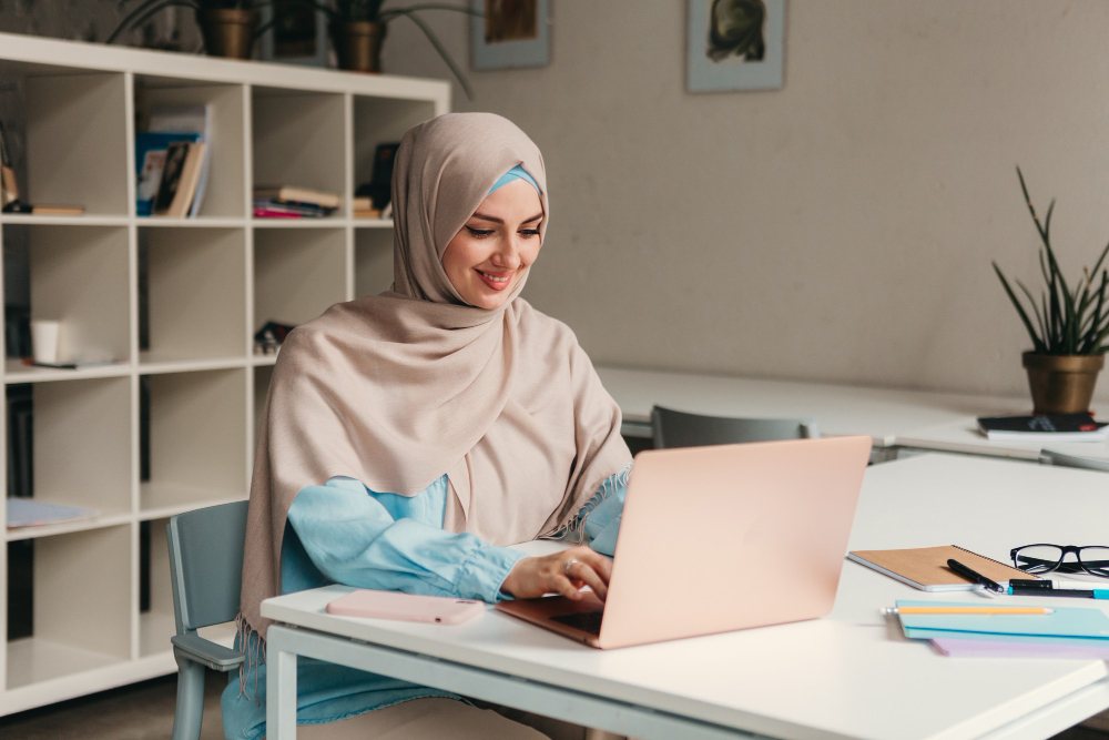 Sastra Feminis: Tiga Fase Perjalanan Penulis Perempuan