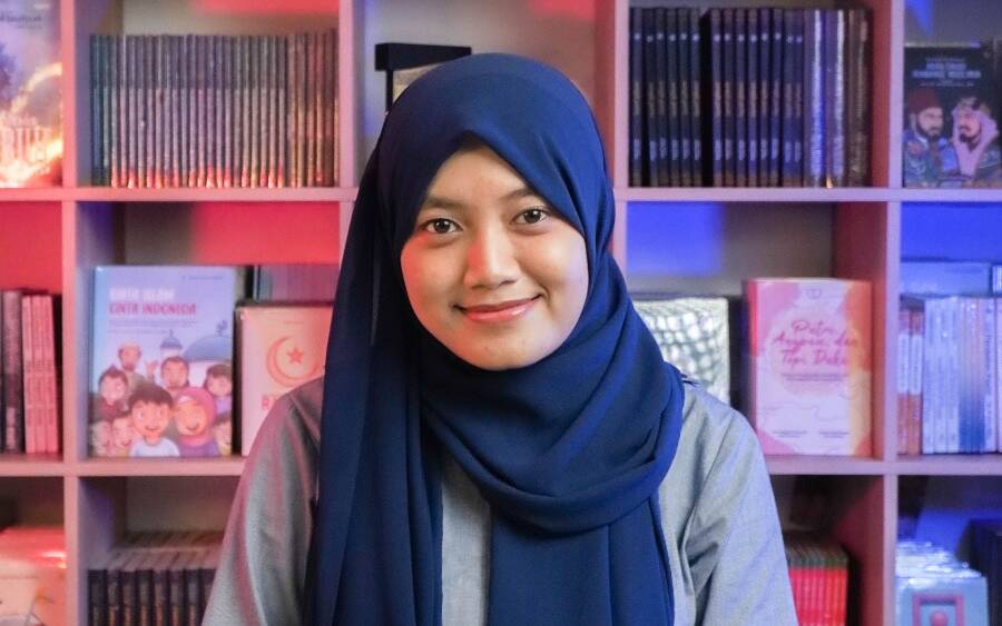 Perempuan Bercadar, Bolehkah Salat Pakai Cadar?