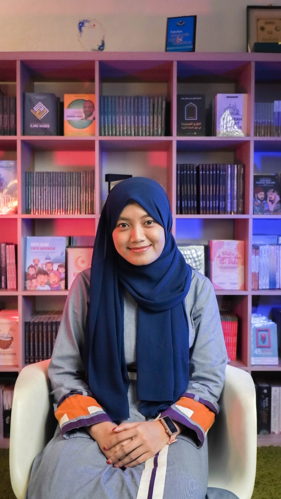 Perempuan Bercadar, Bolehkah Salat Pakai Cadar?