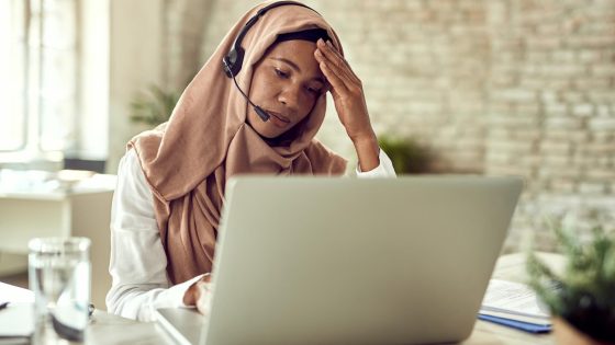 Sahabat Muslimah, Waspada Ancaman KBGO Berbasis Kecerdasan Buatan di Media Sosial!