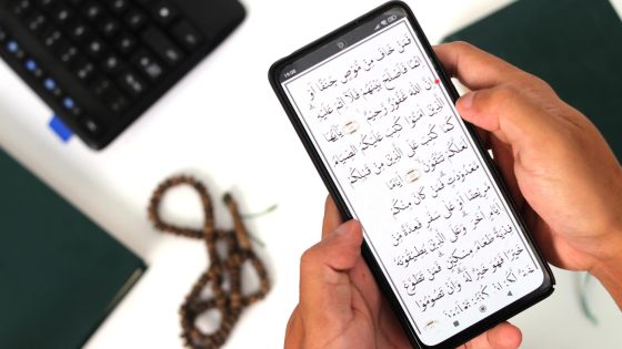 Bolehkah Perempuan Istihadhah Membaca Al-Qur'an Digital?